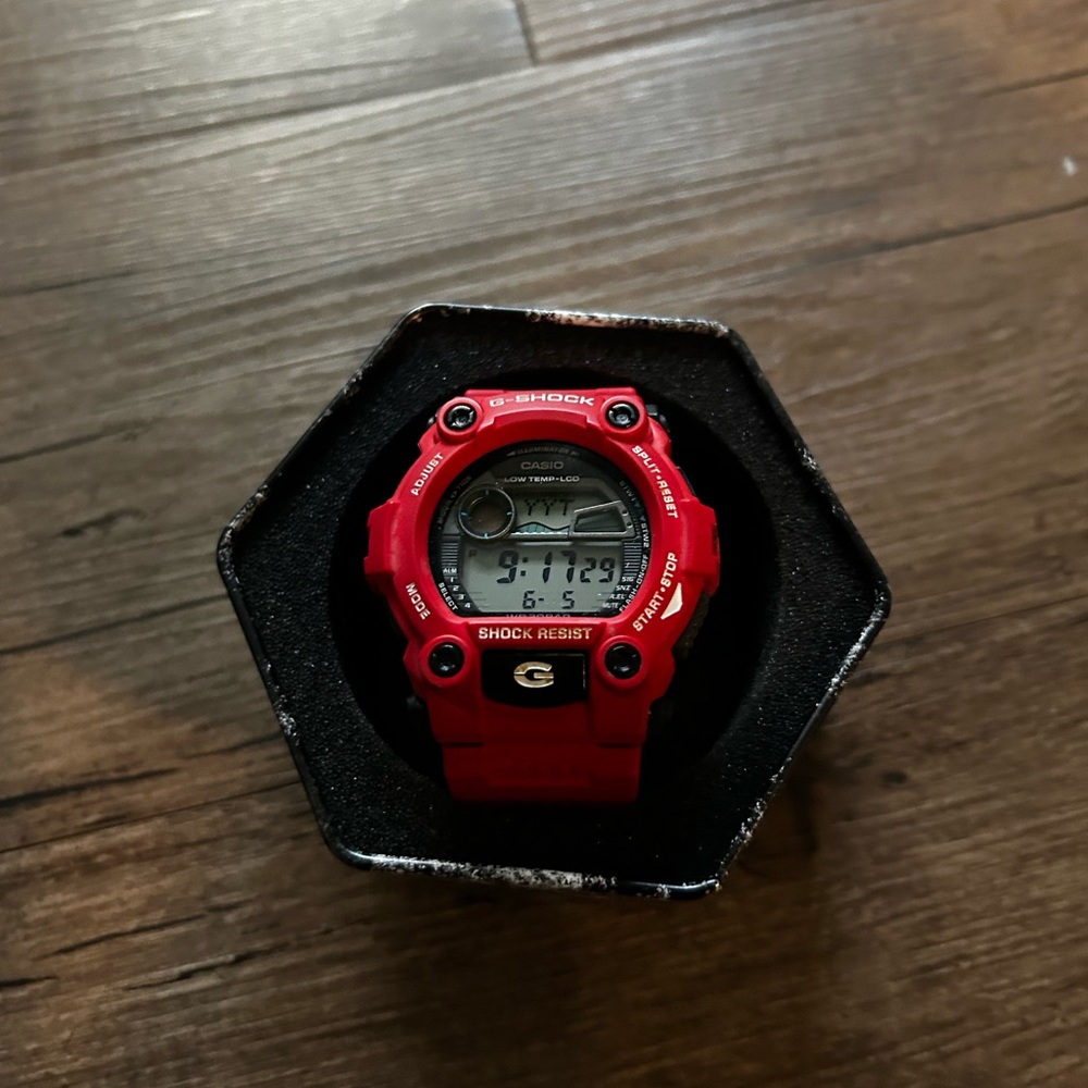 GSHOCK red watch